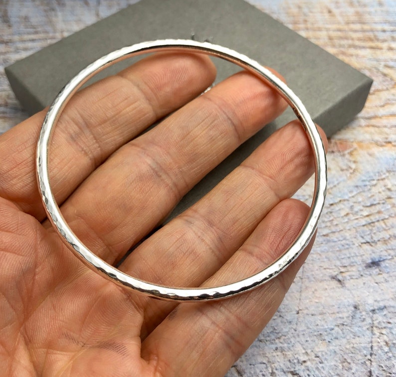 Classic 2.5mm Silver Round or Oval Bangle