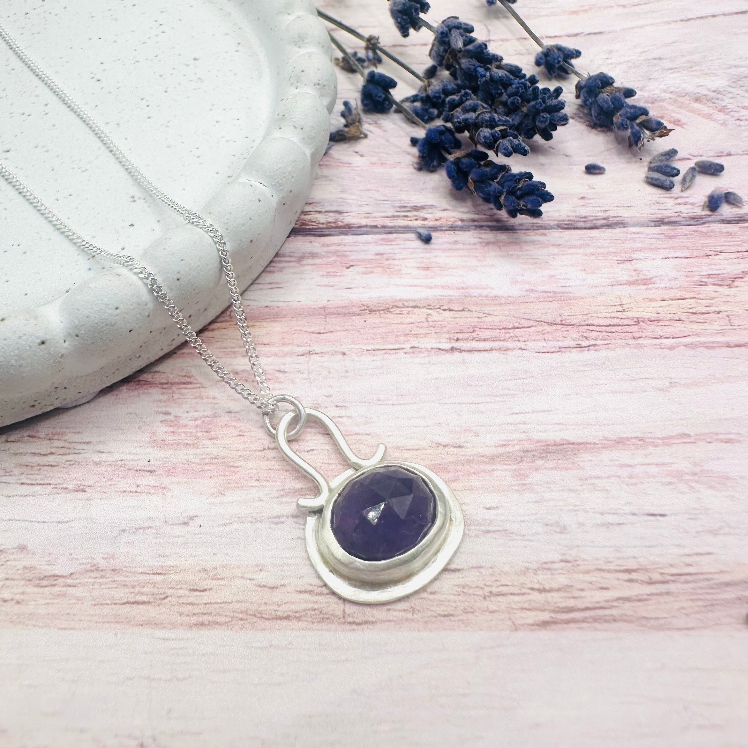 Blaugrüne Kyanit-Halskette