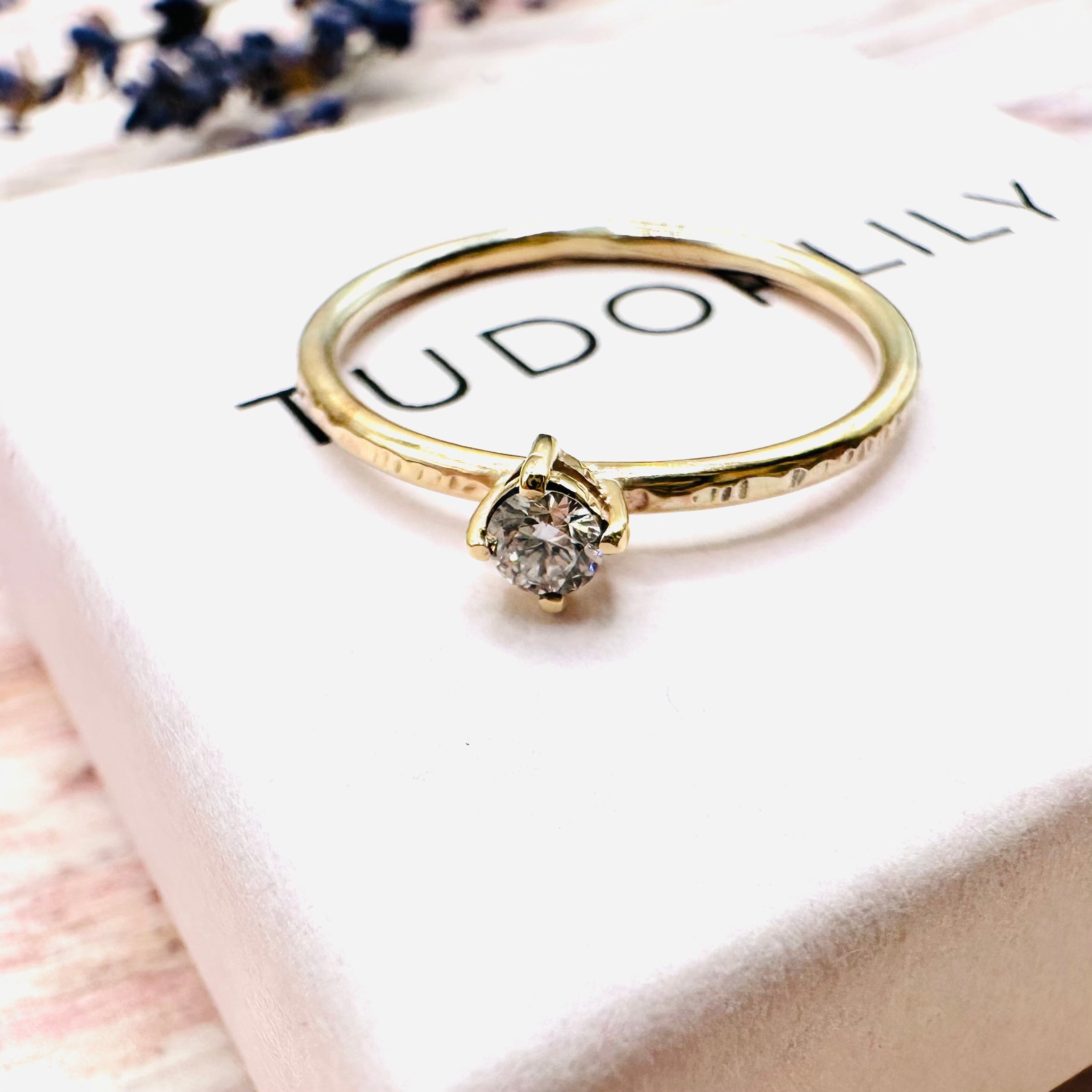Diamond on Gold - Mimi