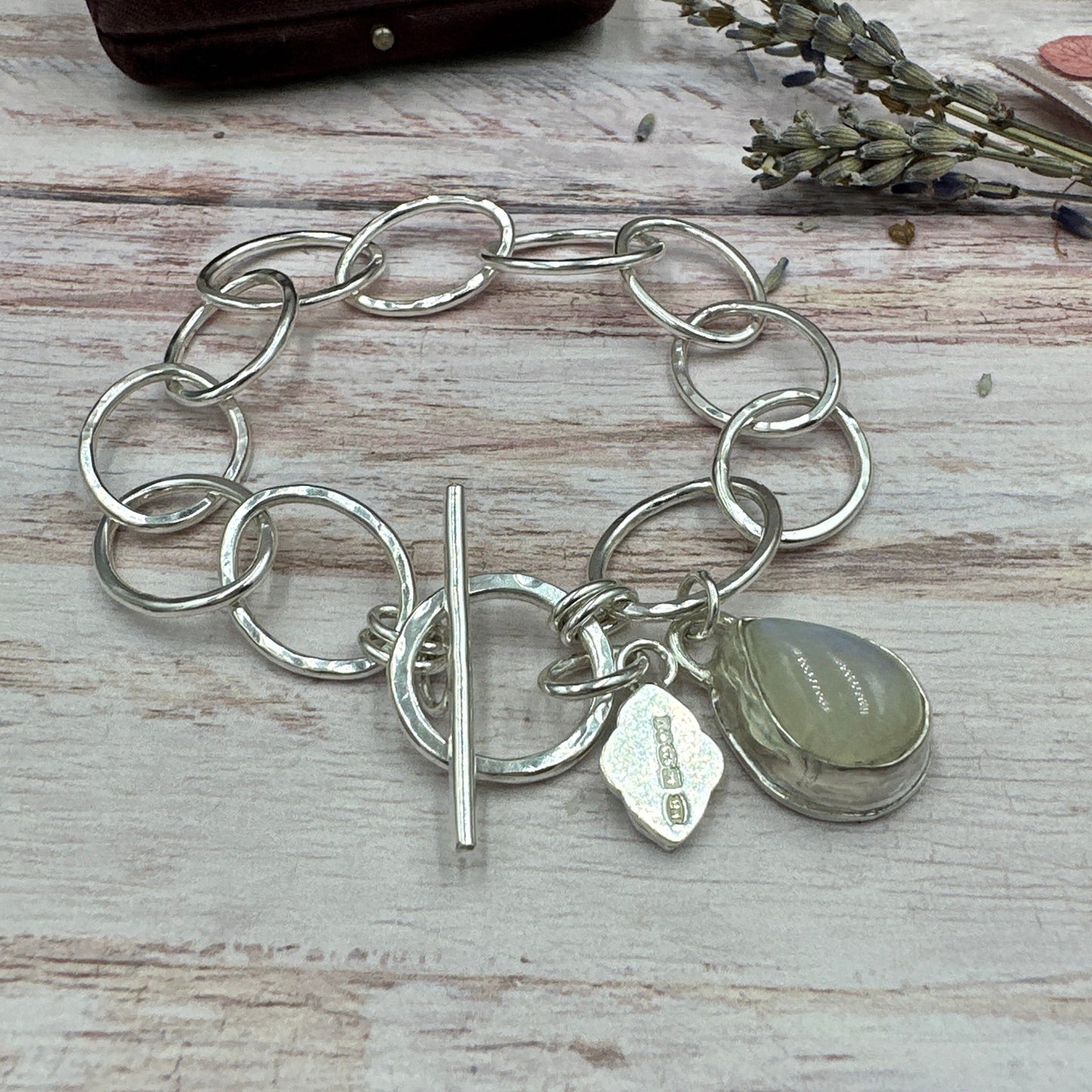 Mondstein-Charm-Armband mit Punze